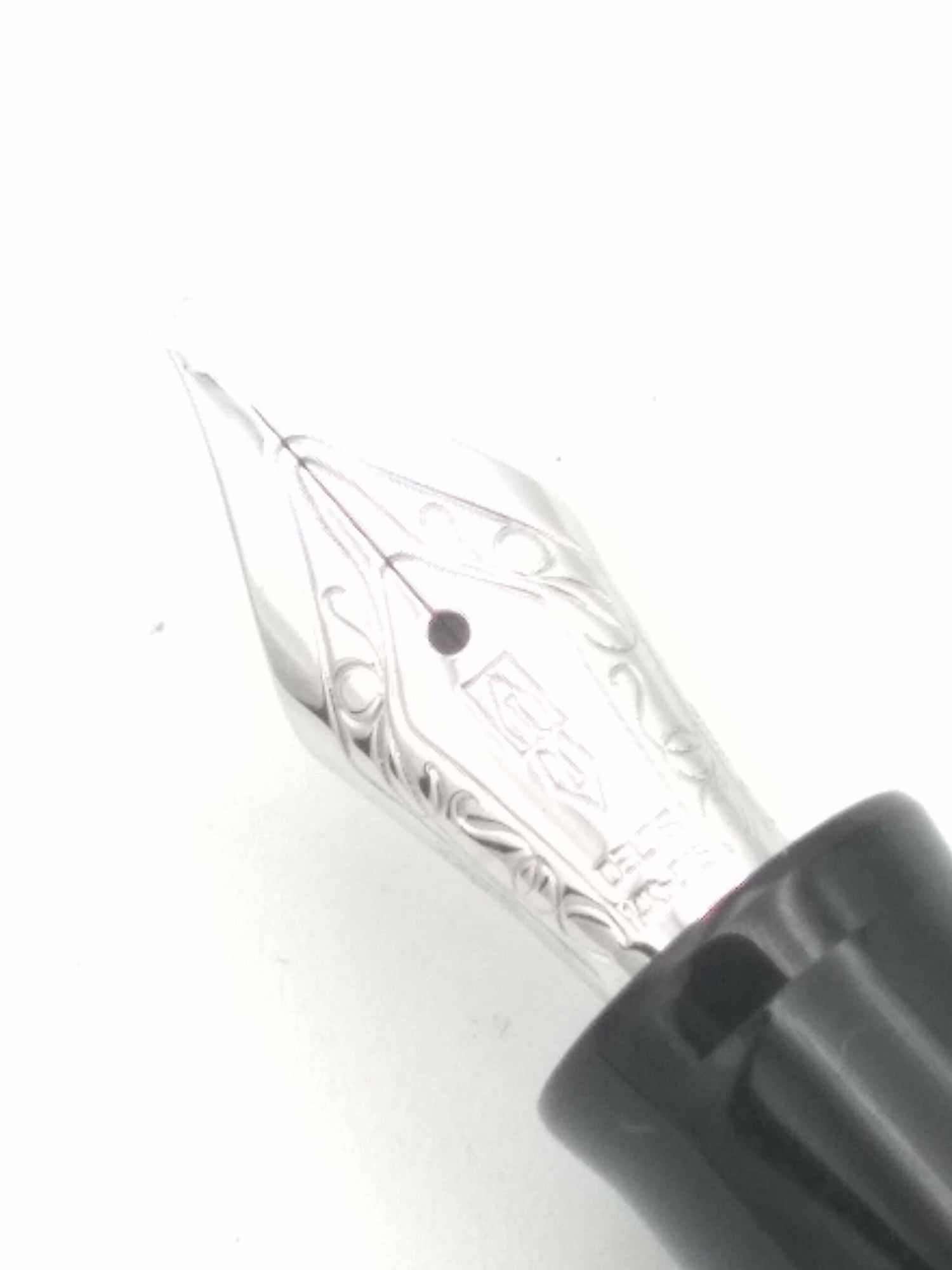 Delta Passion Red & Black - 14k Stub Nib