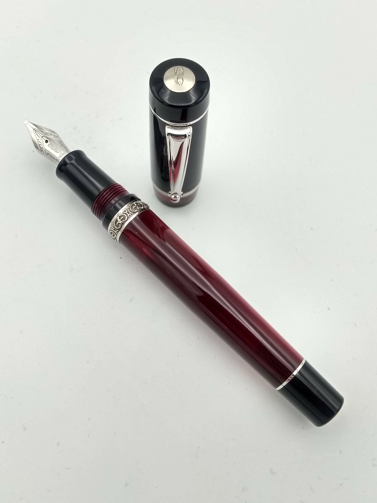 Delta Passion Red & Black - 14k Stub Nib