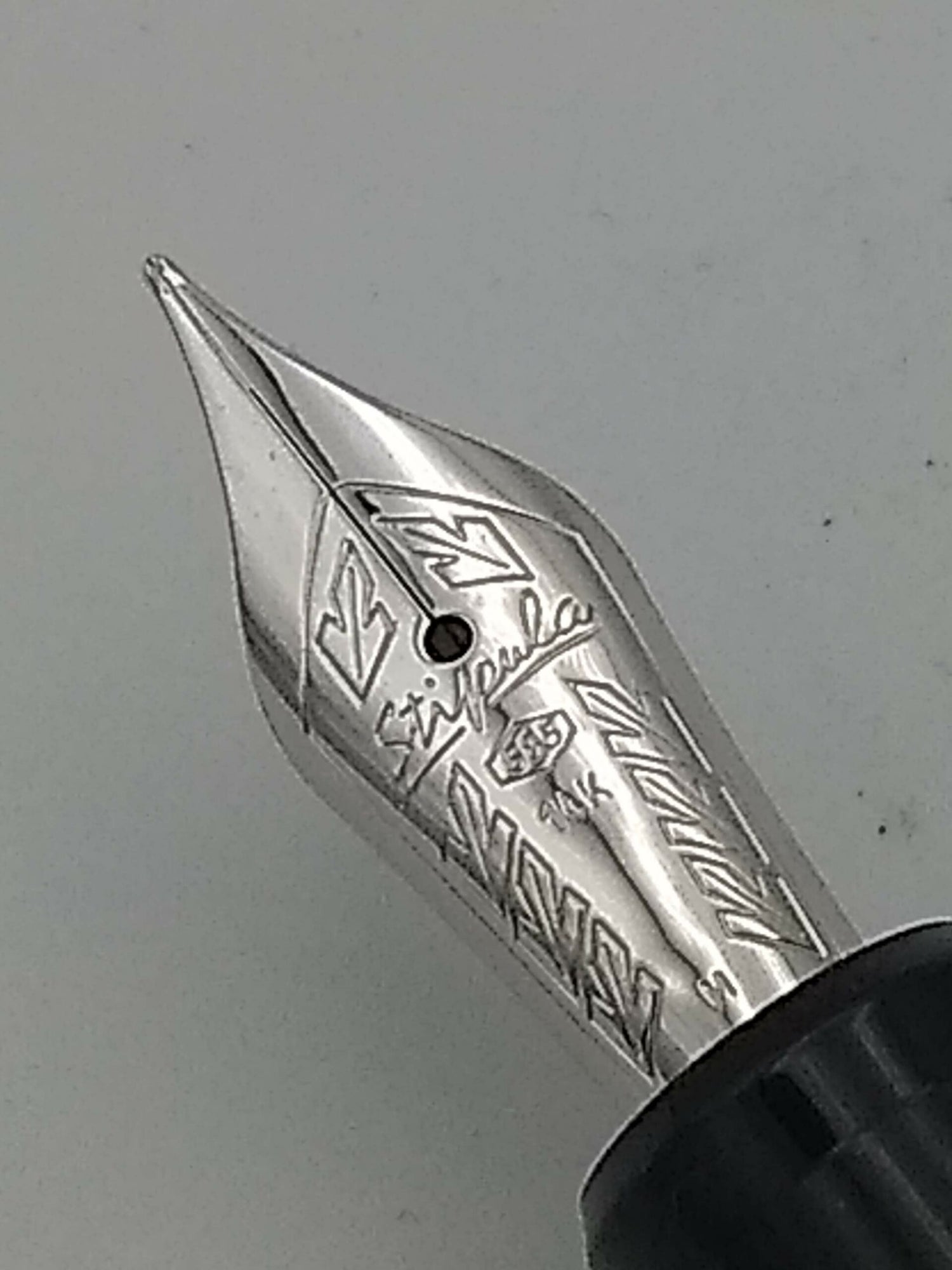 Stipula Etruria Oversize Carbon Fiber - 14k Fine Nib