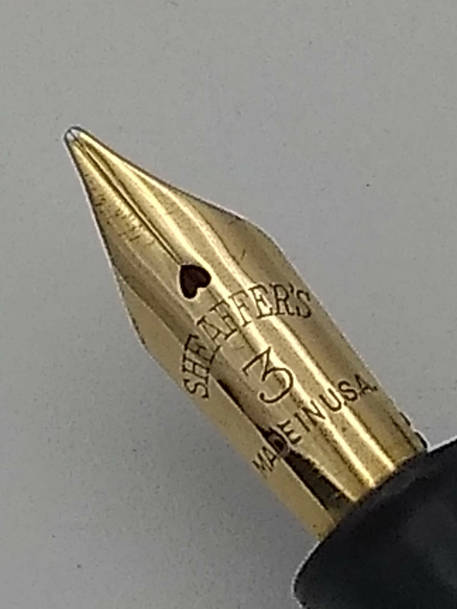 Sheaffer Balance Green Vertical Striated - 14k Medium Nib