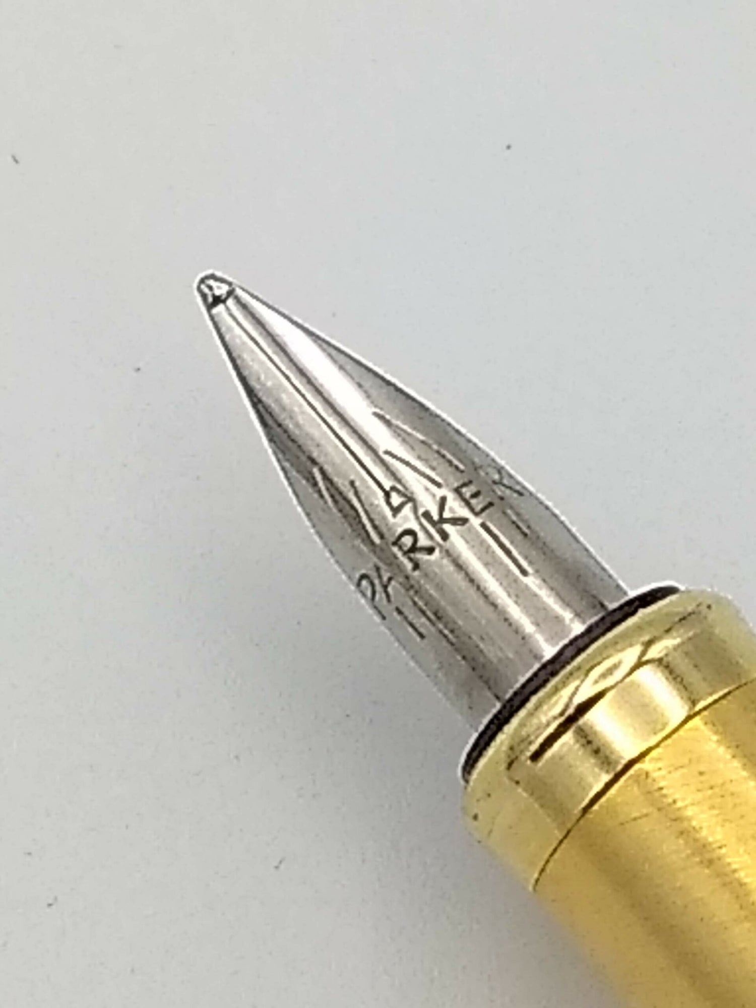 Parker IM Black & Gold - Medium Steel Nib