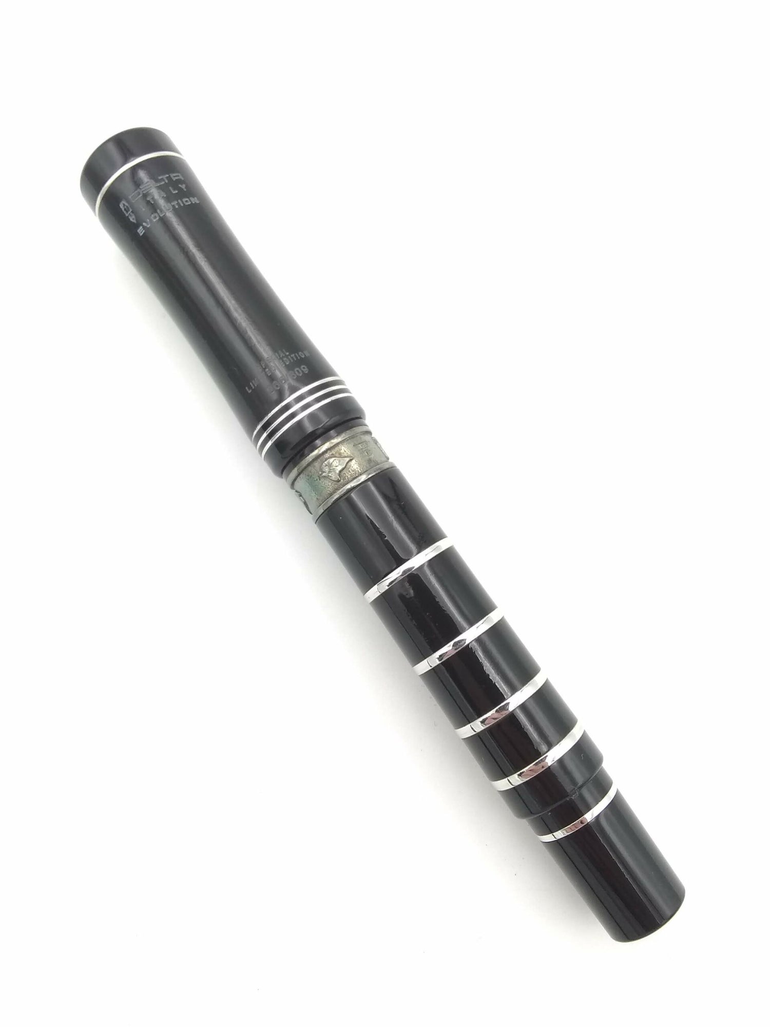 Delta Evolution Black - 18k Fine Nib