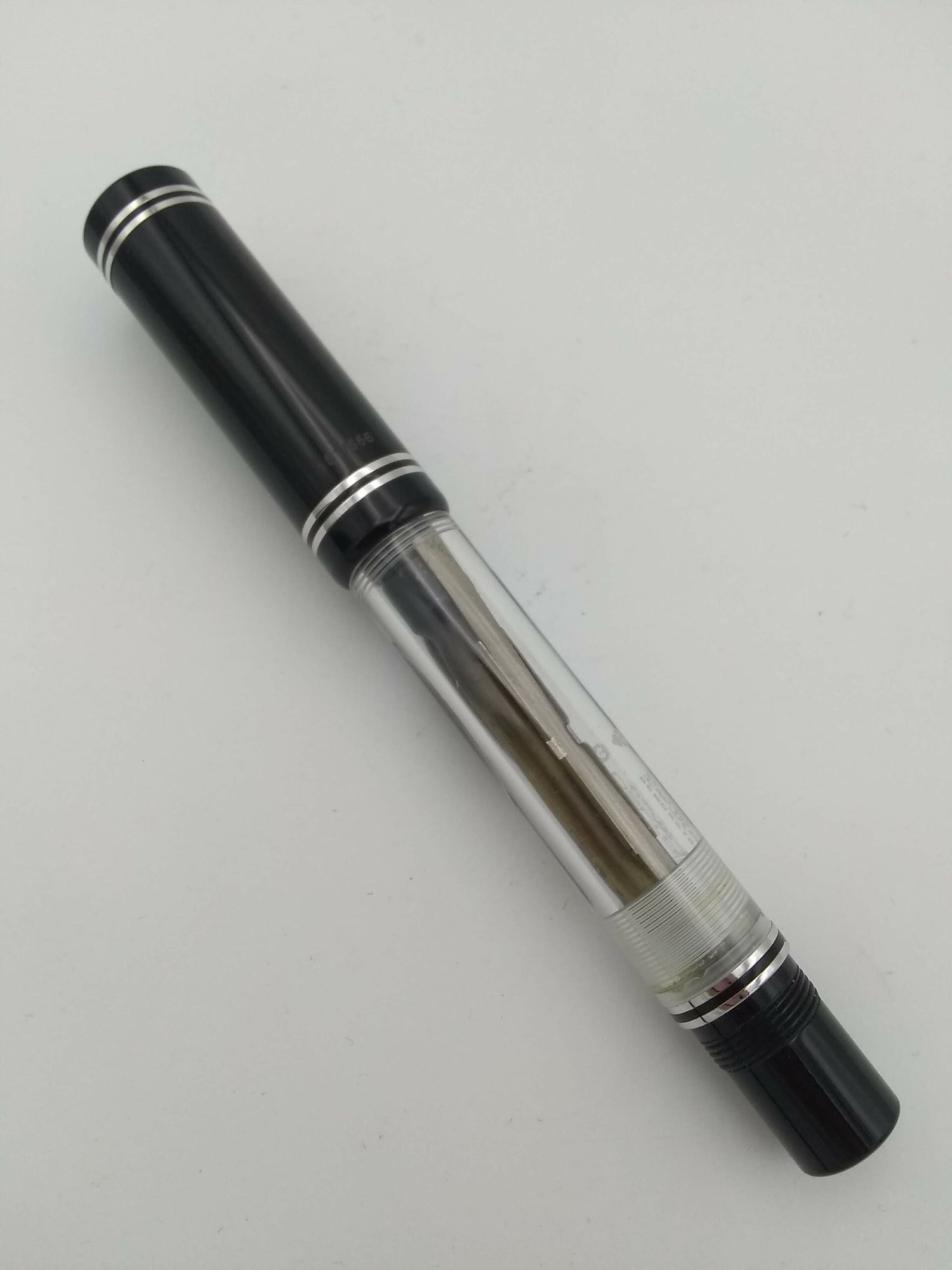 Delta Las Meninas Demonstrator LE 151/656 - 18k Medium Nib