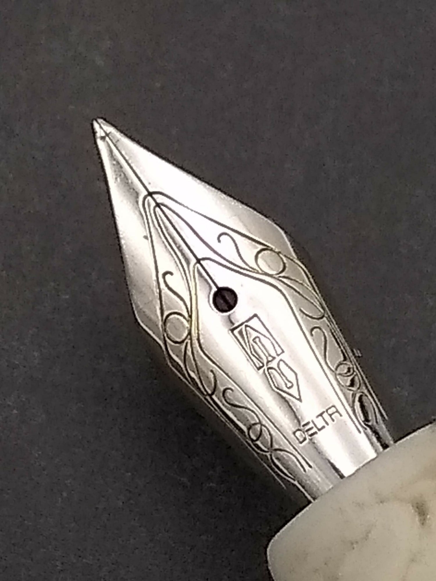 Delta Italiana Ivory - Fine Steel Nib