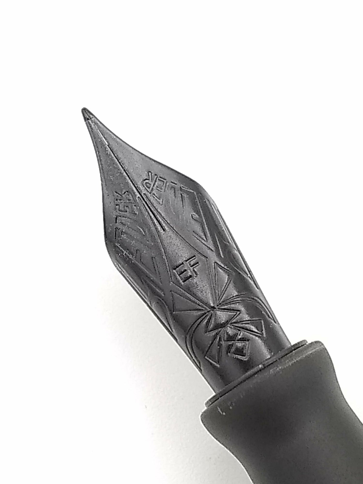 Pineider Avatar UR Matte Black - Extra Fine Nib