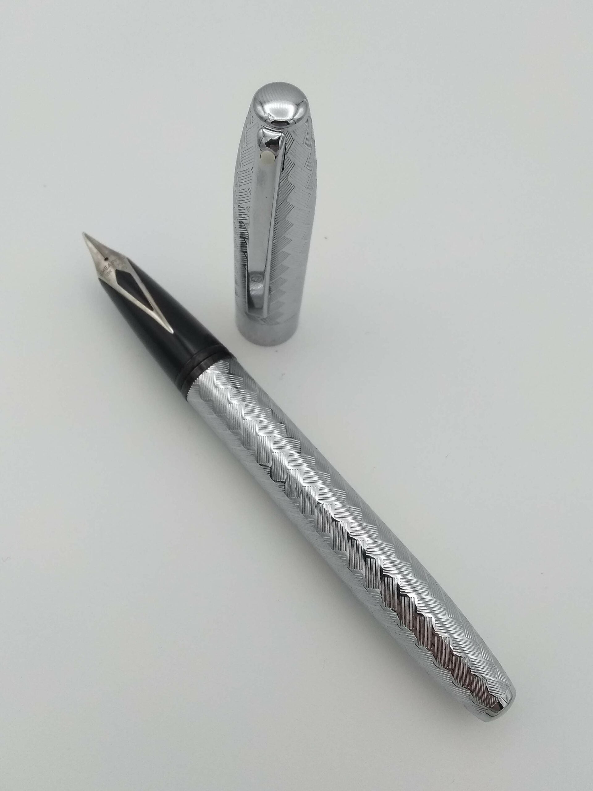 Sheaffer Legacy Heritage Silver - 18k Medium Nib - Pen Realm