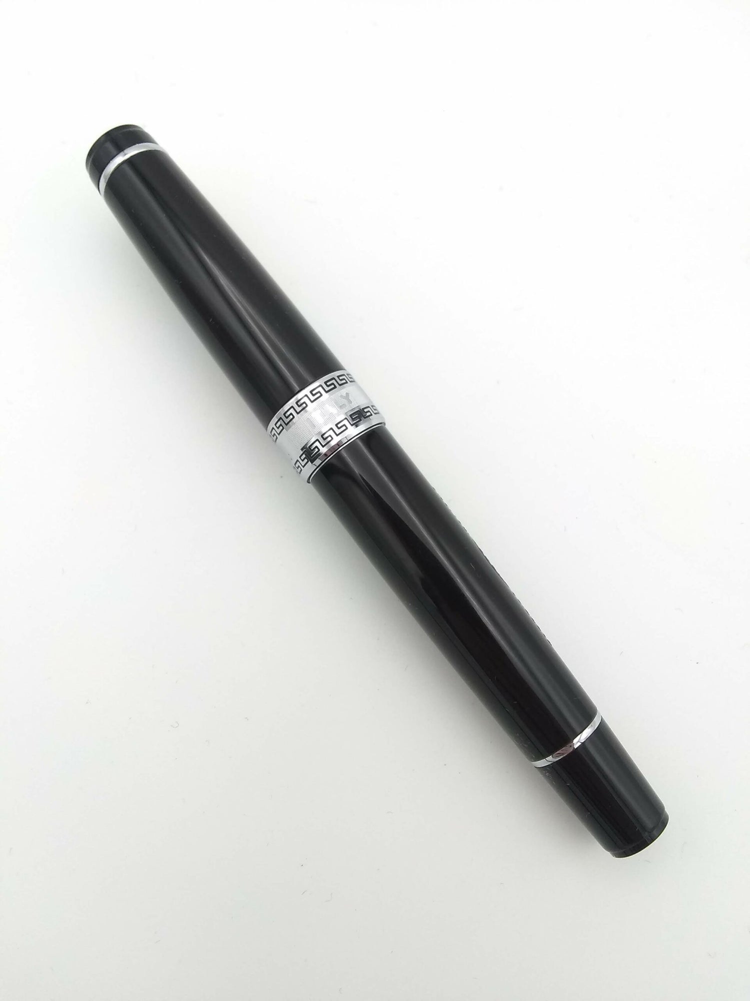Aurora Optima Black - 14k Medium Nib