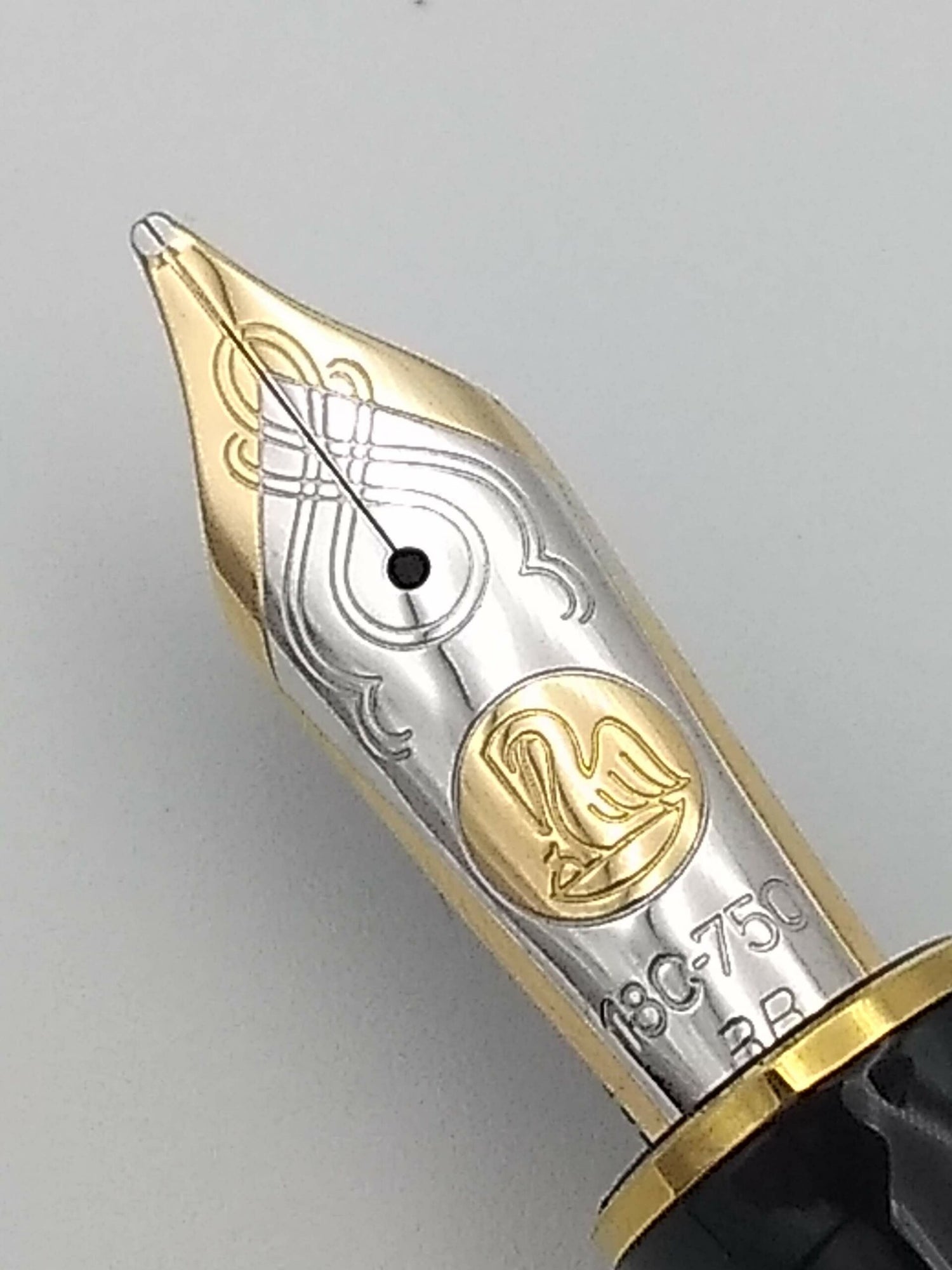 Pelikan M1000 Green Striated - 18C Double Broad Nib