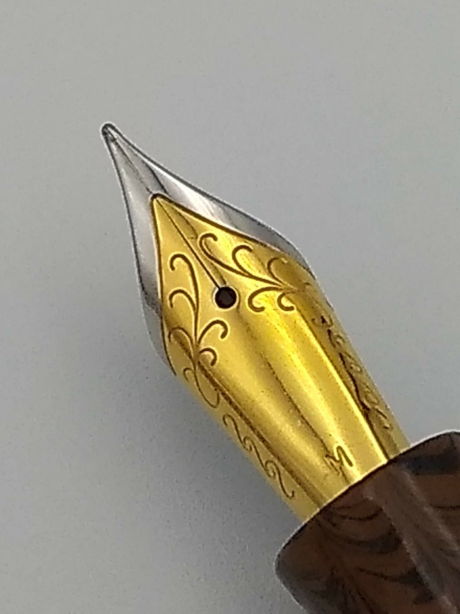 Ranga Zayanite Brown Ripple - Medium Steel Nib