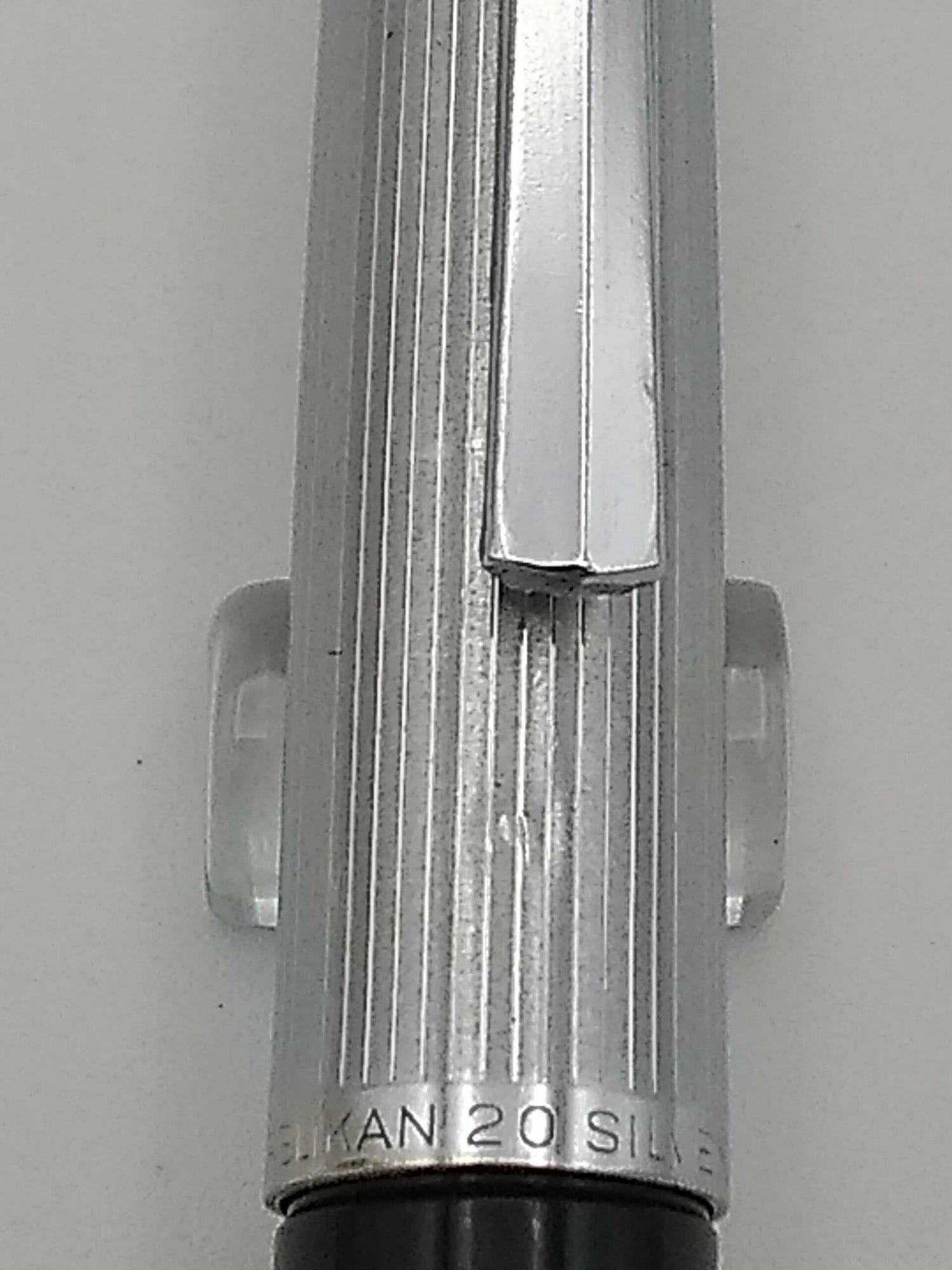 Pelikan 20 Silvexa Black & Silver - 14k Medium Nib