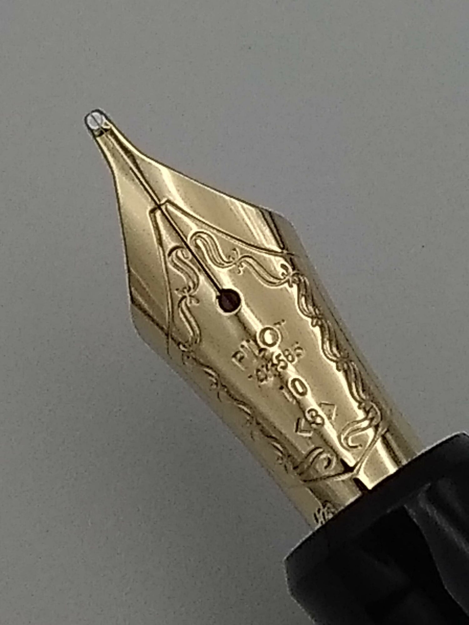 Pilot Custom 742 Black - 14k Signature Nib