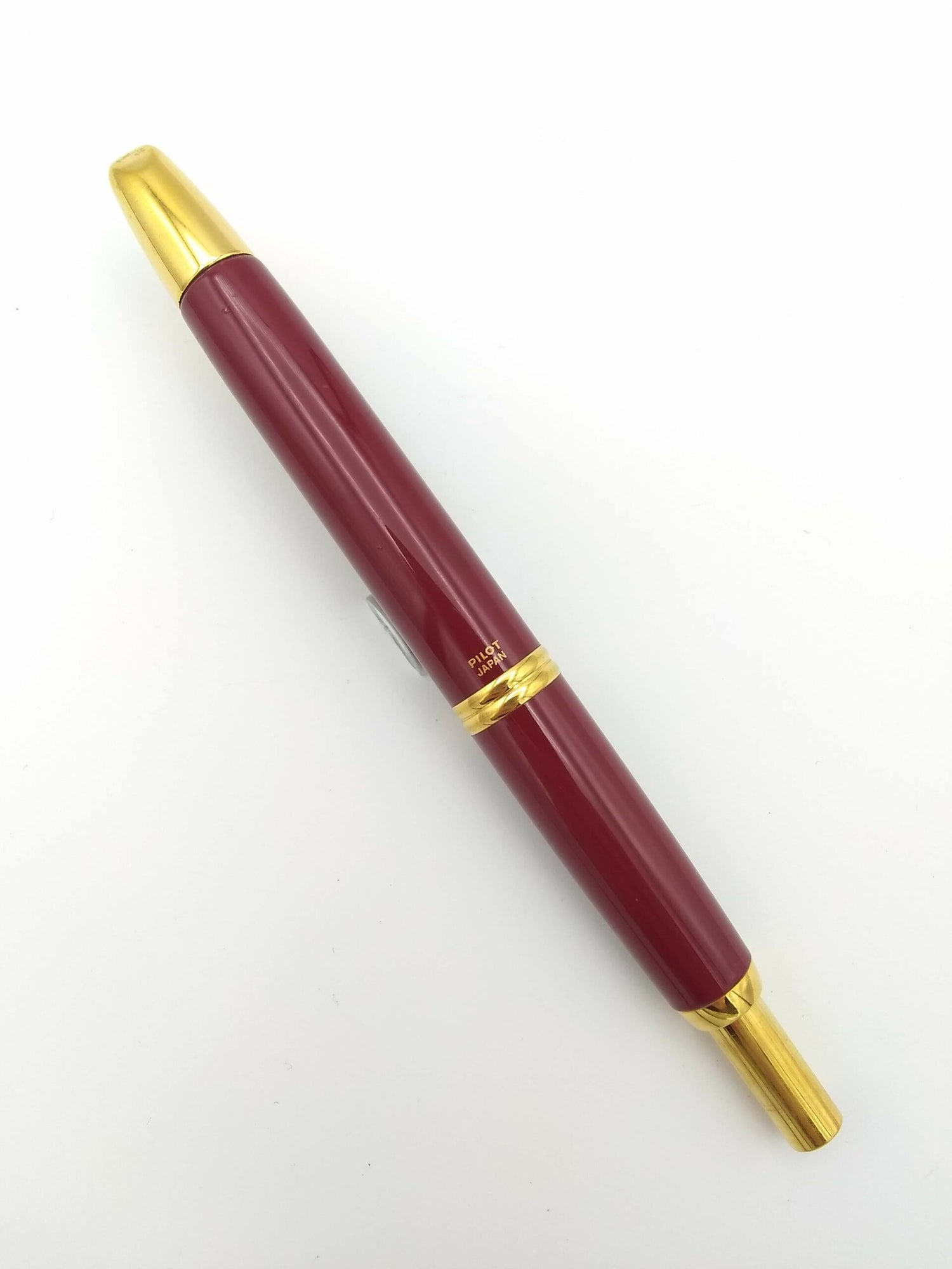 Pilot Vanishing Point Red & Gold - 14k Medium Nib