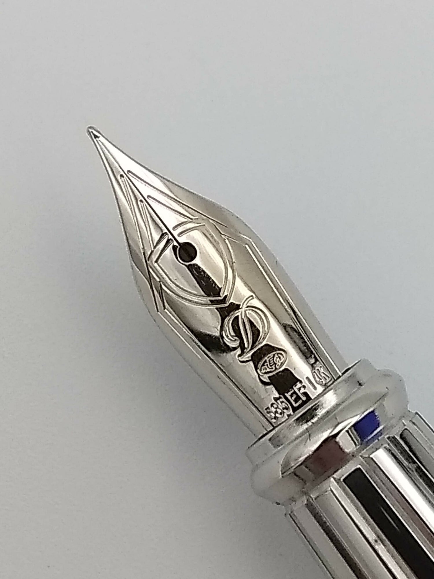 ST Dupont Line D Electric Blue - 14k Extra Fine Nib