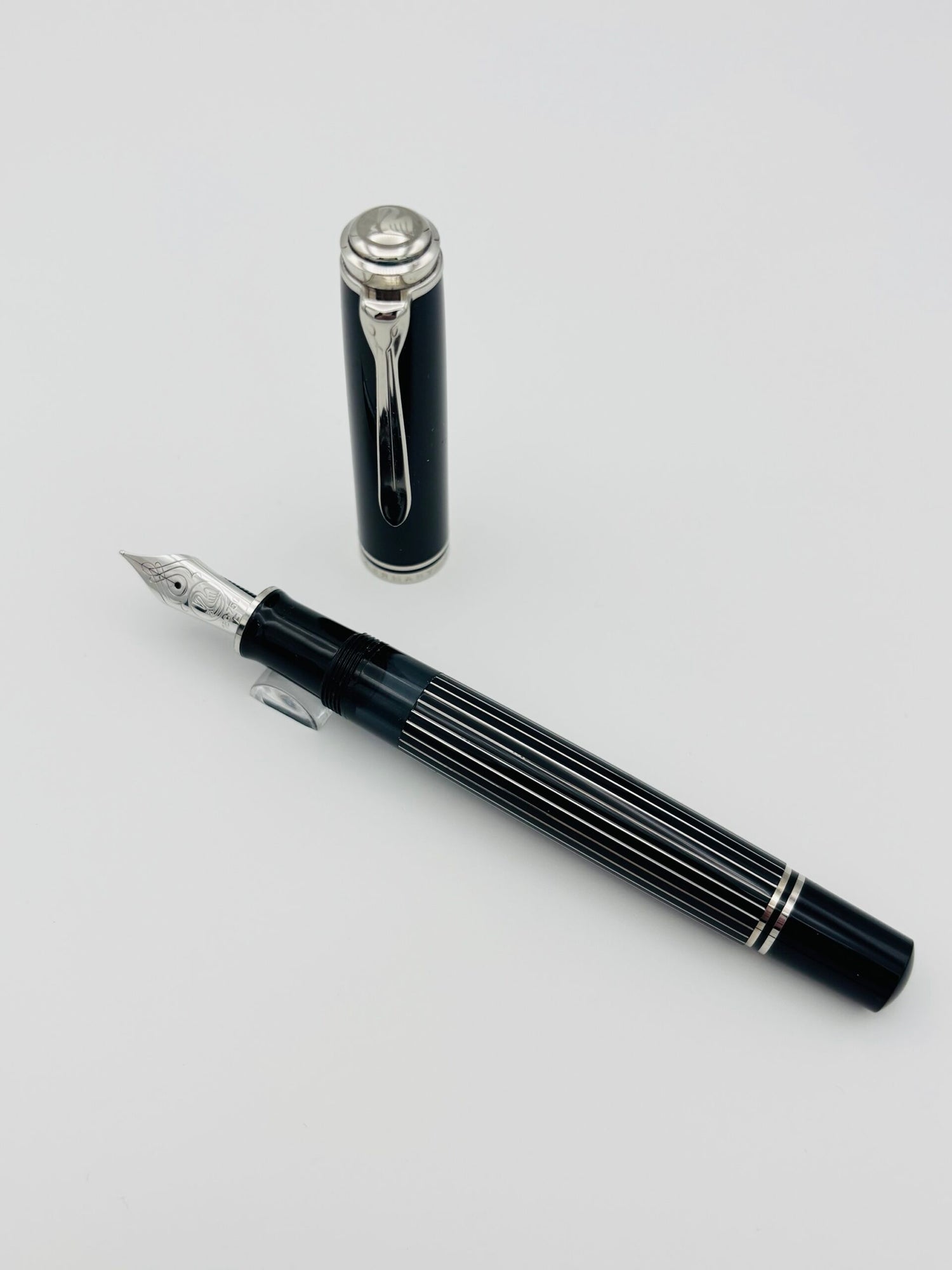 Pelikan M815 Metal Stripped - 18C Fine Nib