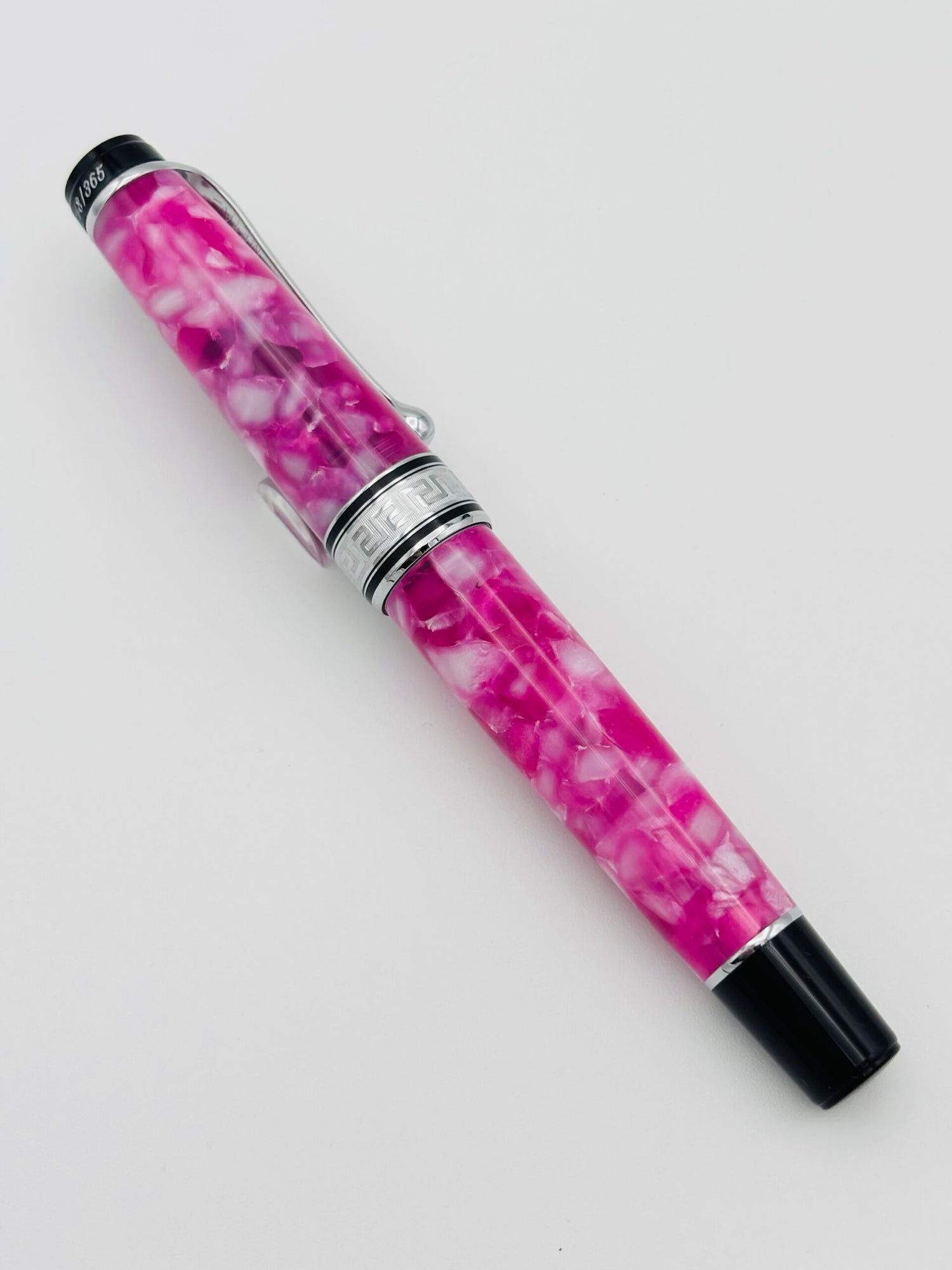 Aurora Optima Fuchsia - 18k Medium Nib