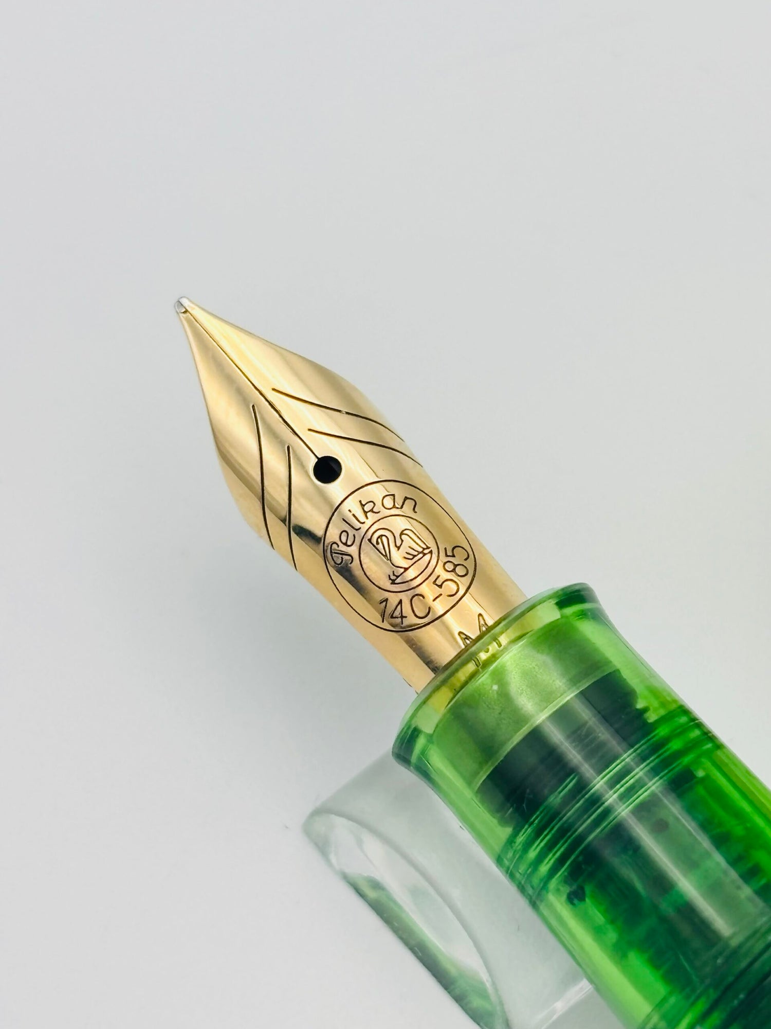 Pelikan M250 Pre 97' Green Demo - 14C Medium Nib