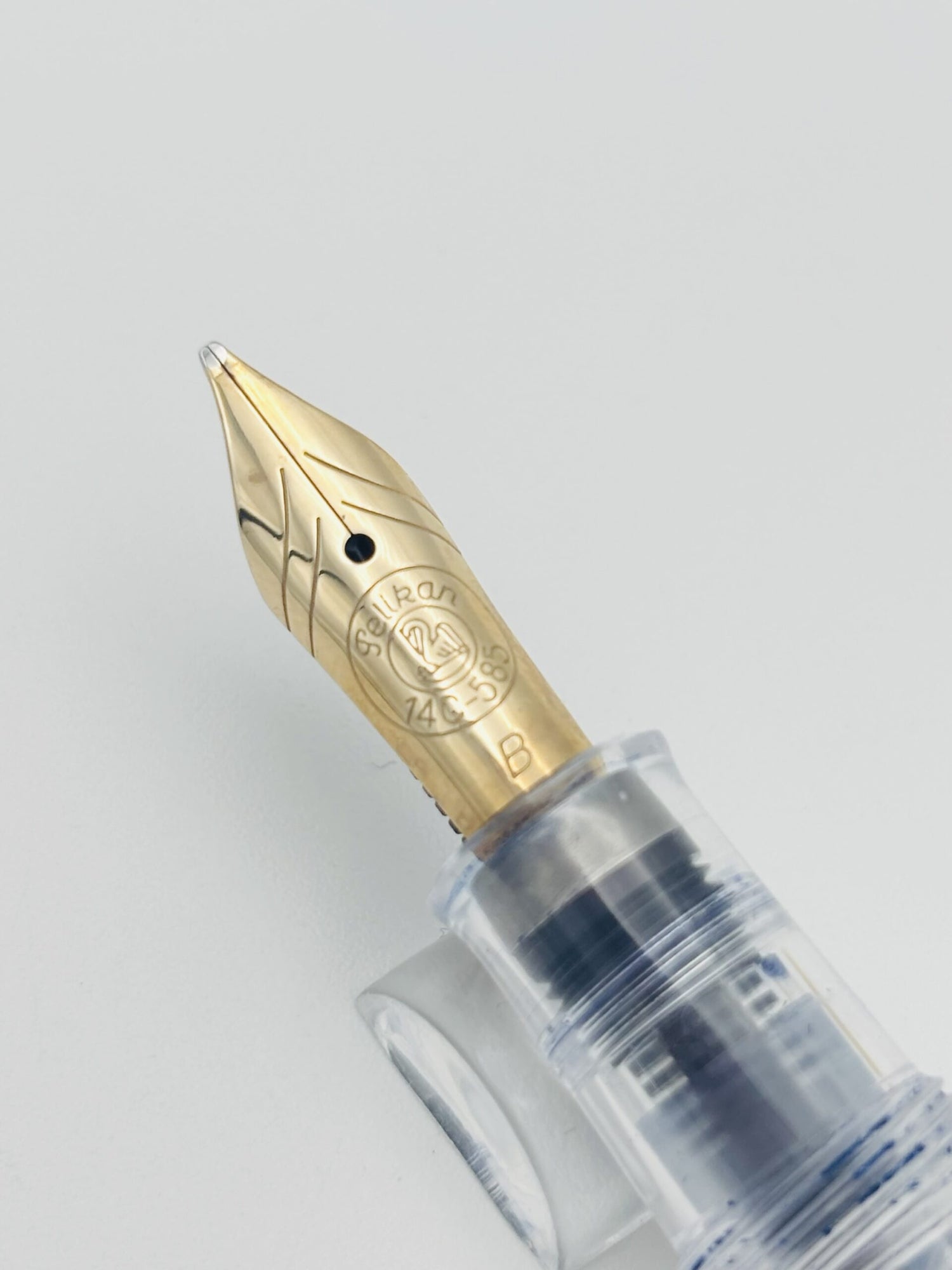 Pelikan M250 Clear Demo - 14k Broad Nib