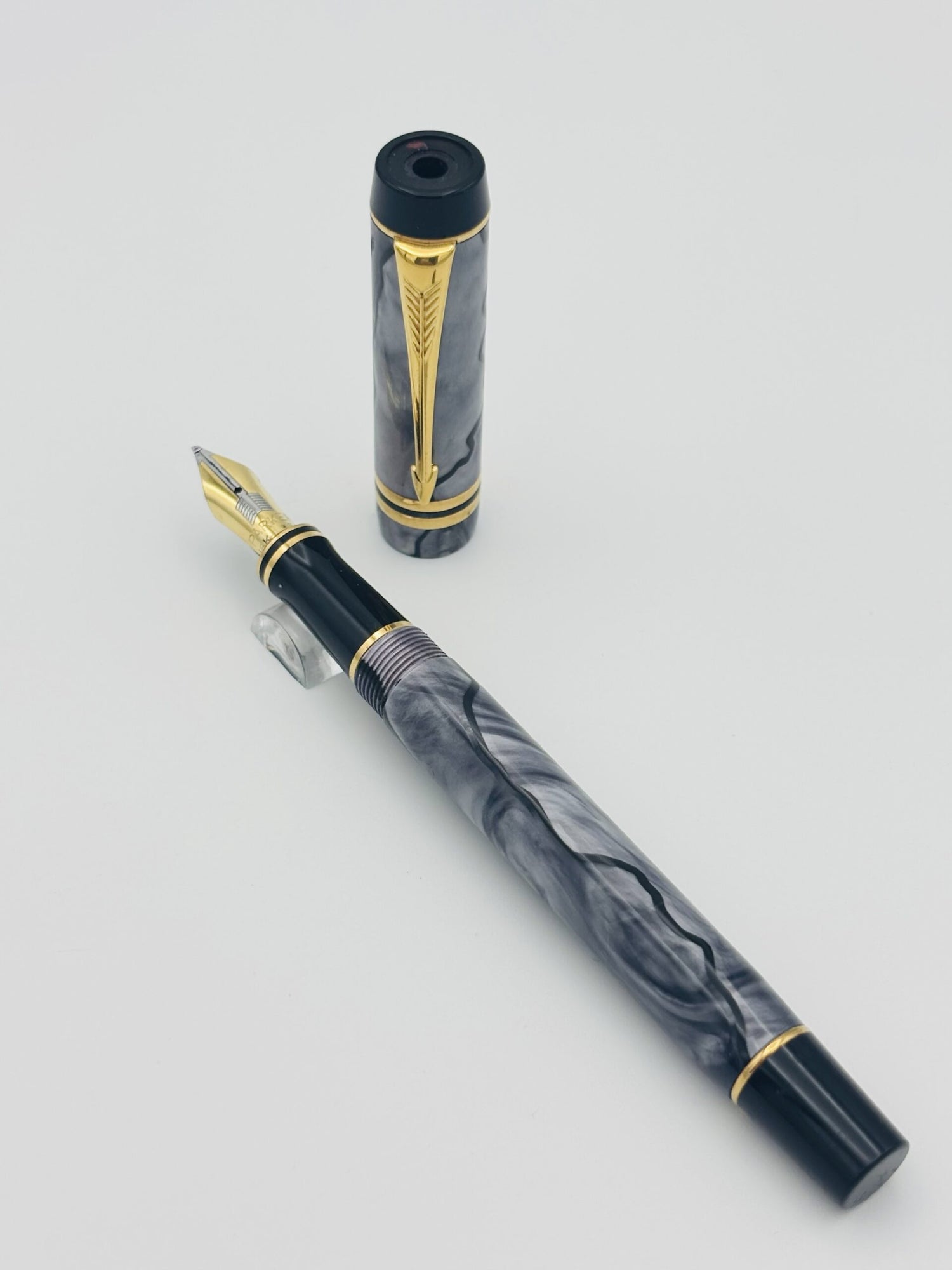 Parker Duofold International Grey Pearl - 18k Right Oblique Nib