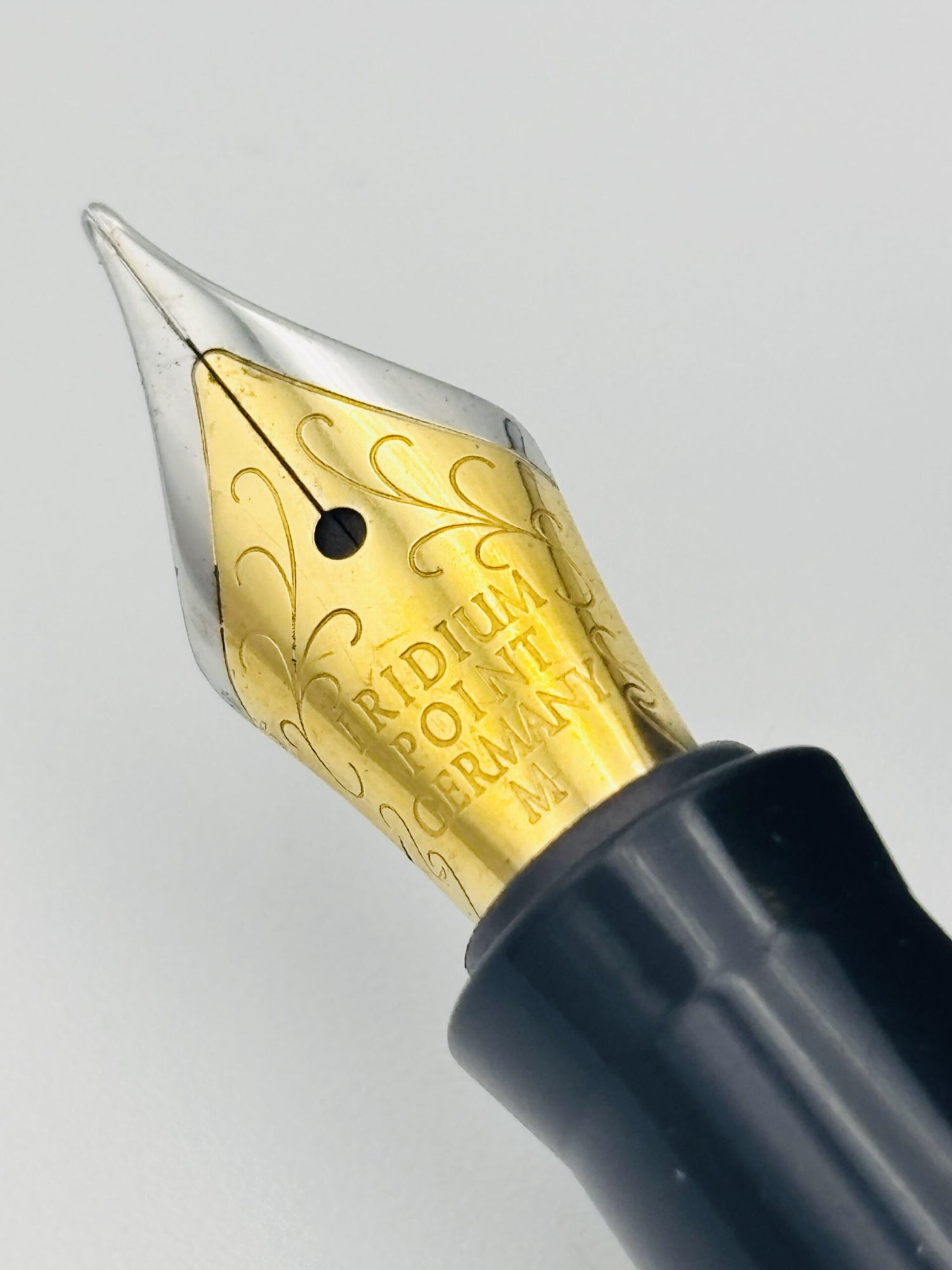Danitrio Brilliante Black LE 106/200 - Medium Steel Nib