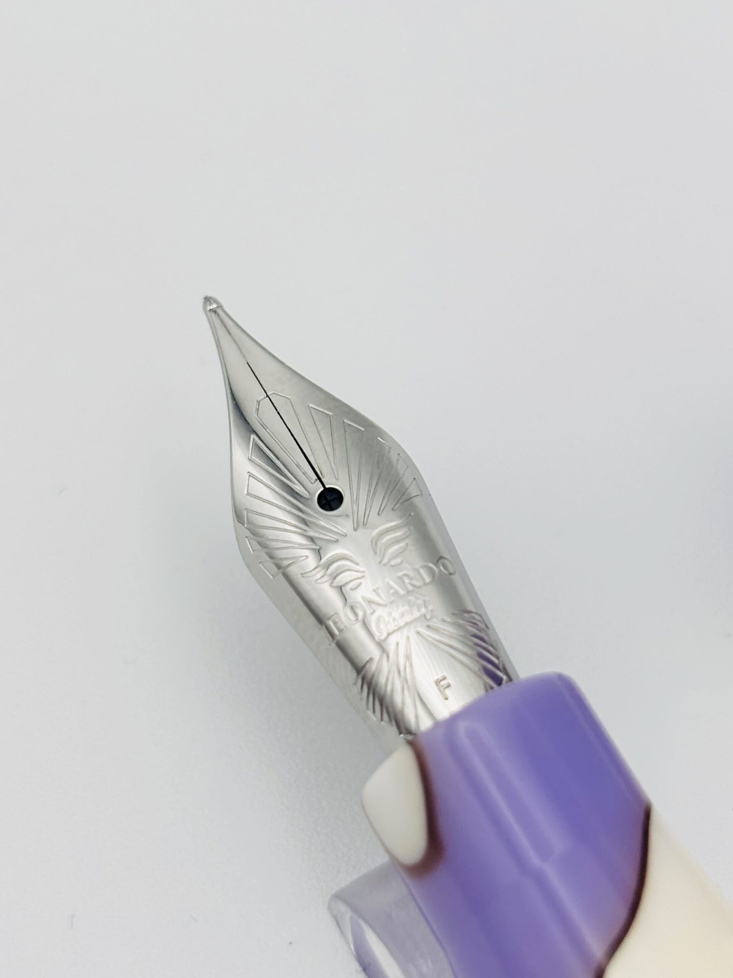Leonardo Nuvola Lilac - Fine Steel Nib