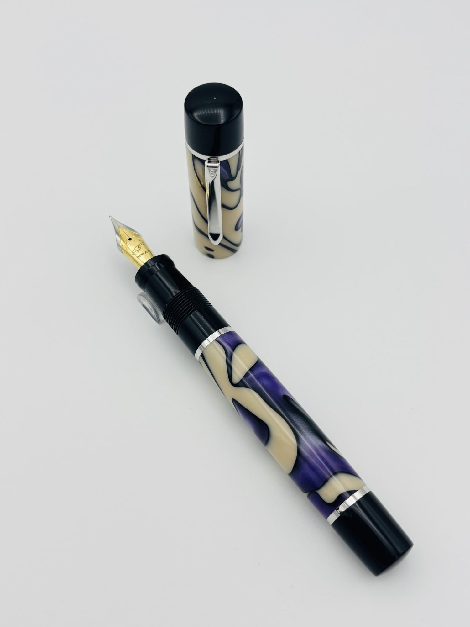 Bexley Classic Purple and Cream - Medium Steel Nib