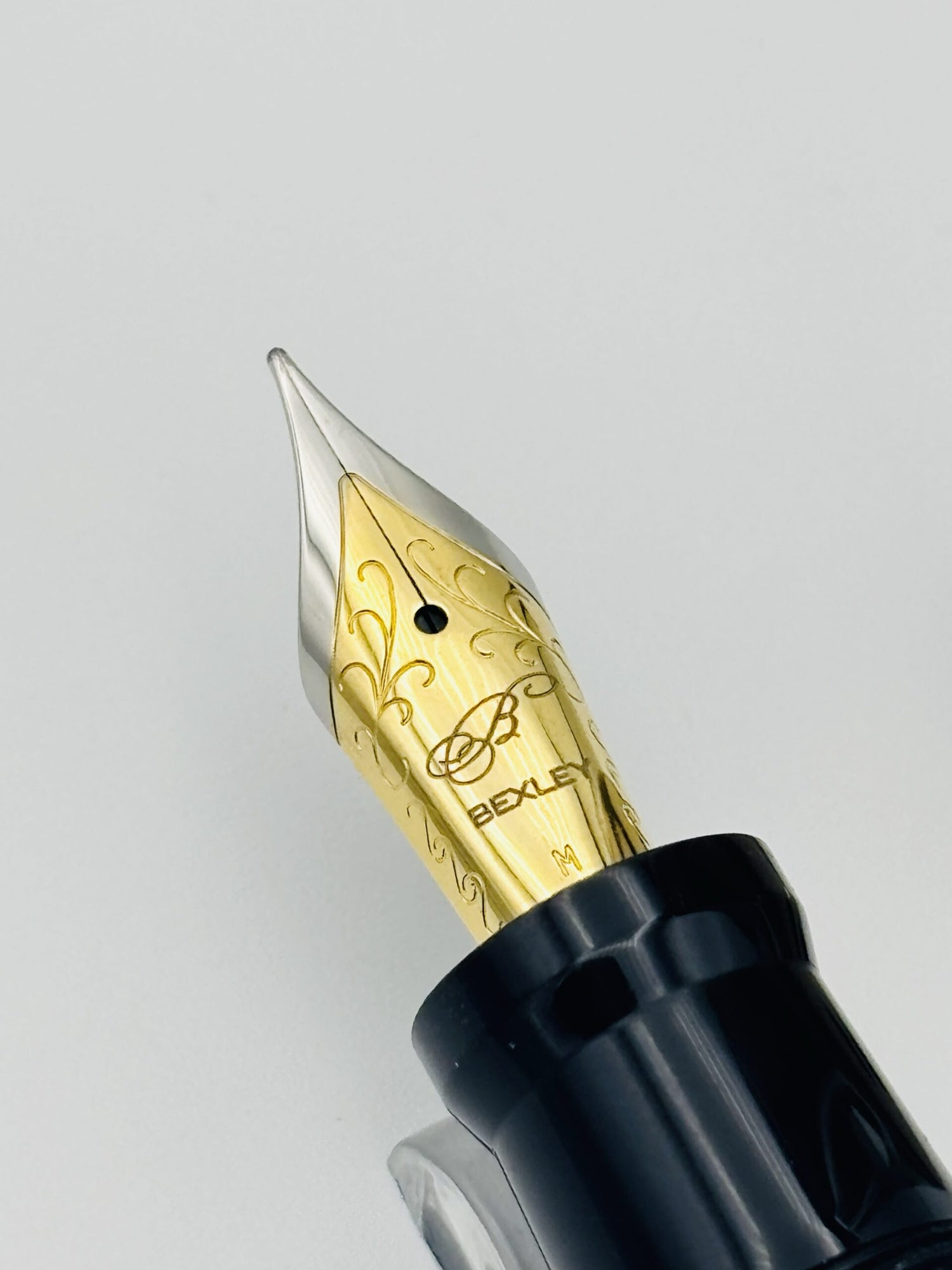 Bexley Classic Purple and Cream - Medium Steel Nib