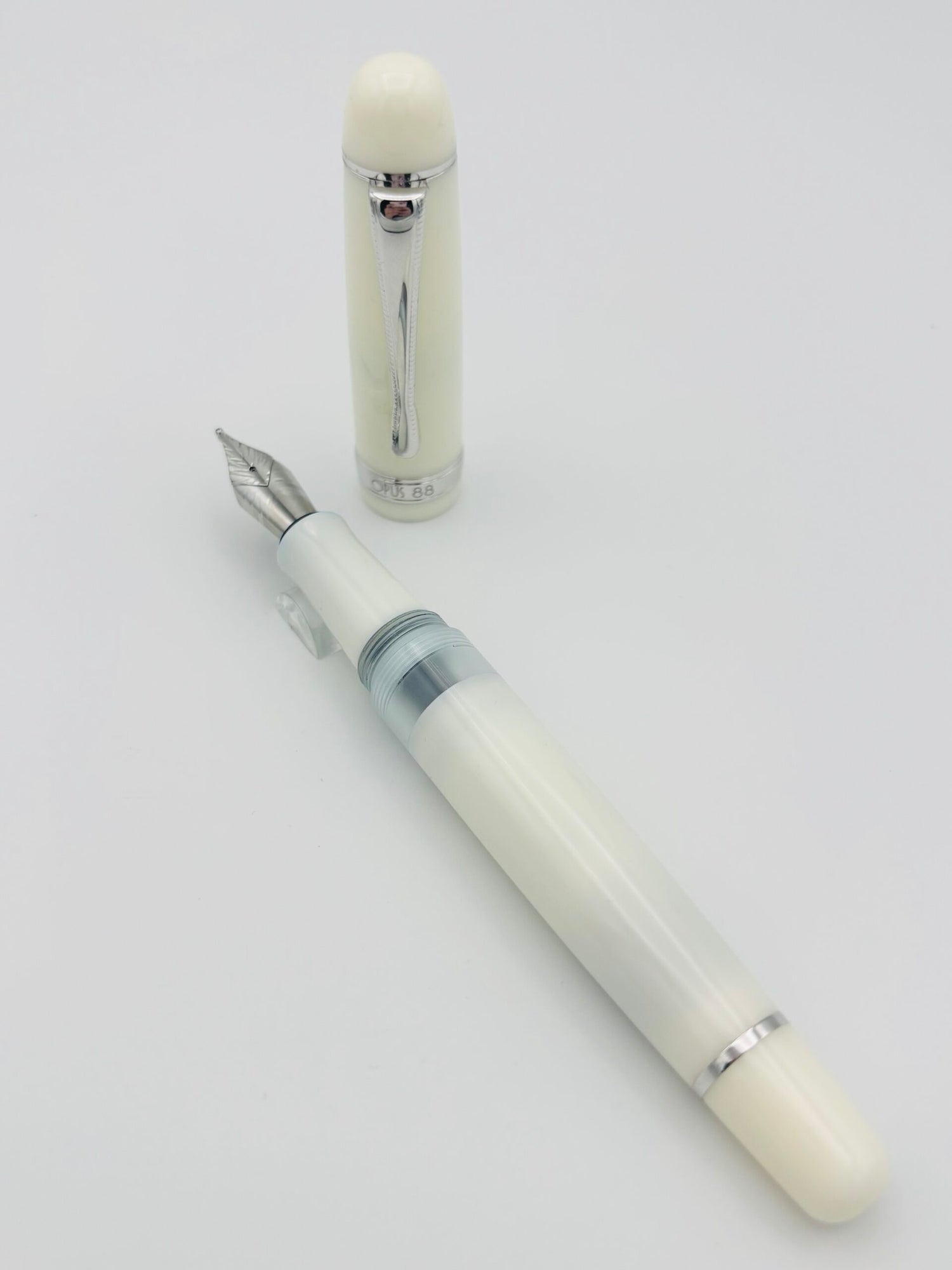 Opus 88 Jazz White -  Pensloth Stack Nib Steel