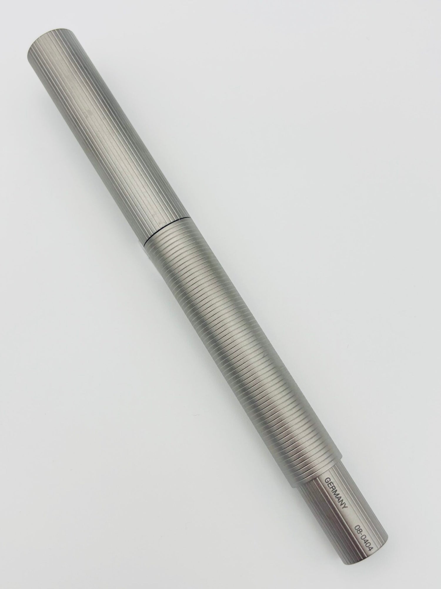 Ottohutt Design 08 Ruthenium - 18k Medium Nib