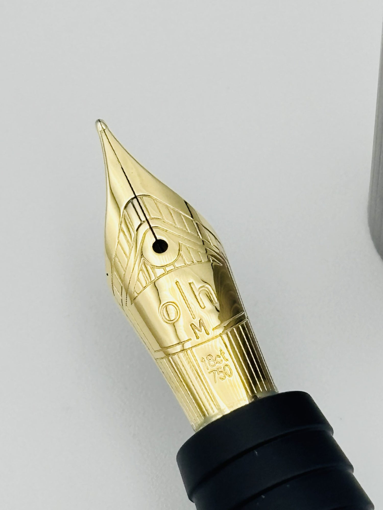 Ottohutt Design 08 Ruthenium - 18k Medium Nib