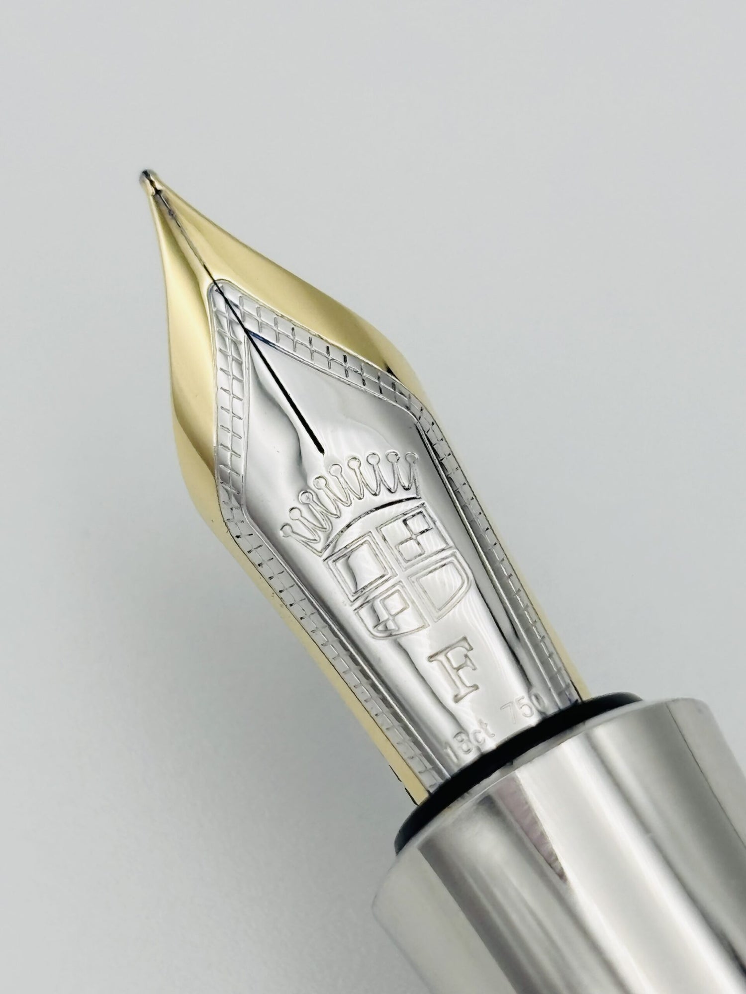 Graf Von Faber Castell Magnun - 18k Fine Nib