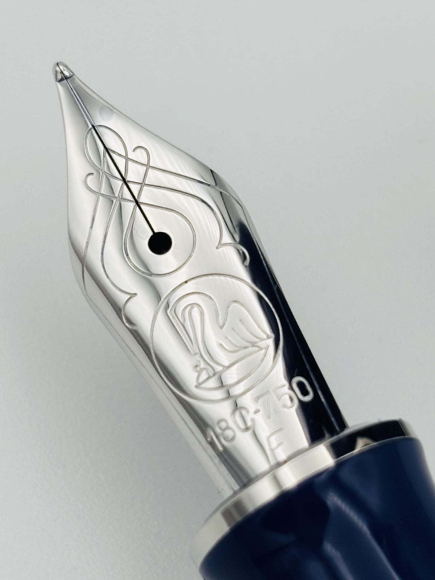 Pelikan M815 Metal Stripped Blue - 18C Fine Nib