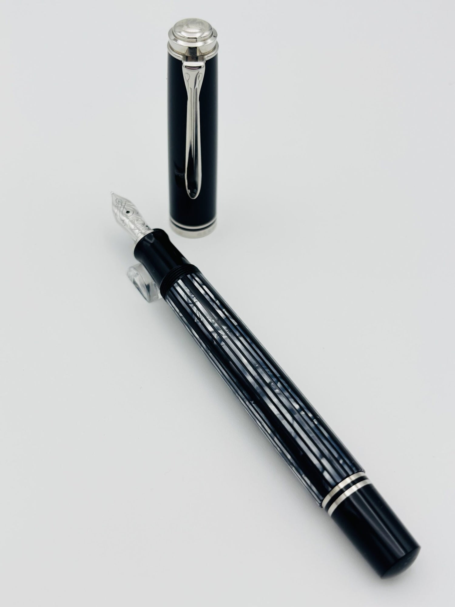 Pelikan M605 Tortoiseshell Black - 14C Fine Nib
