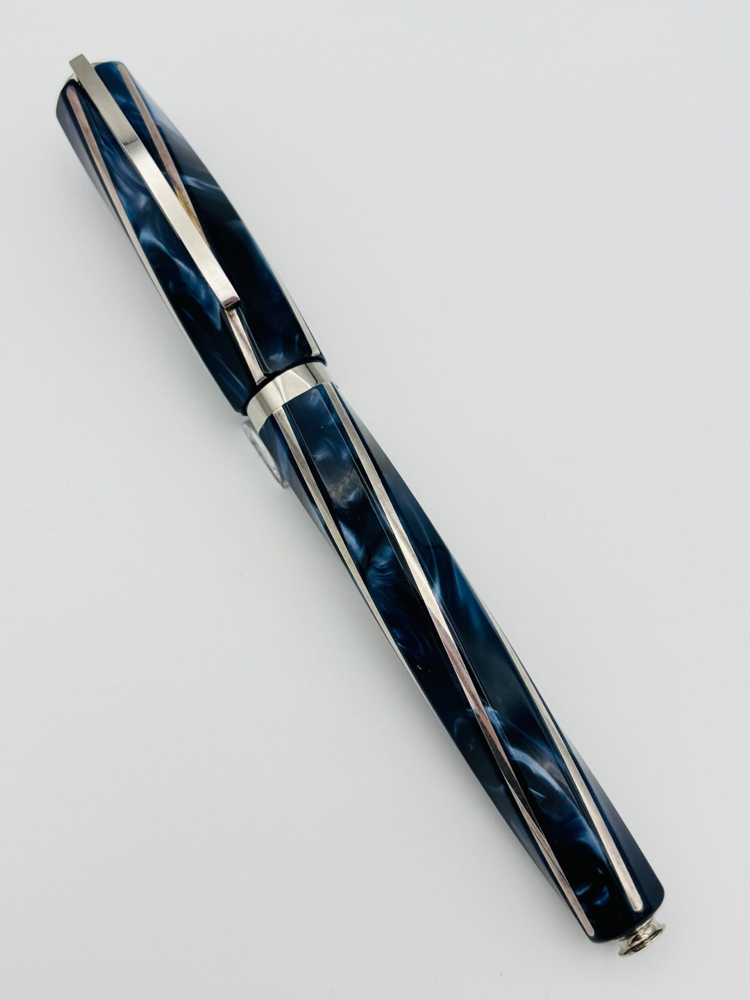 Visconti Divina Oversize Blue Elegance - 18k Extra Fine Nib