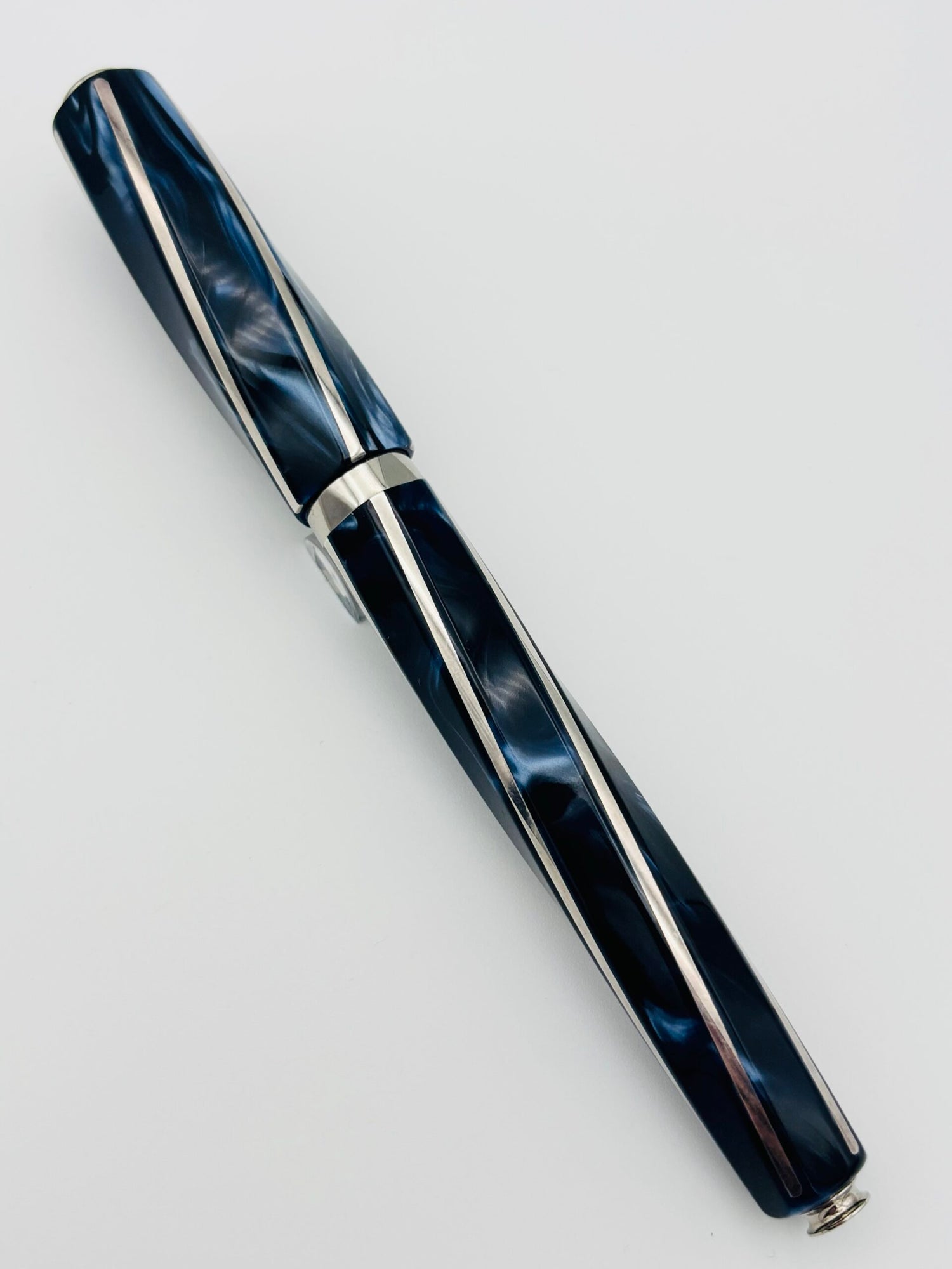 Visconti Divina Oversize Blue Elegance - 18k Extra Fine Nib