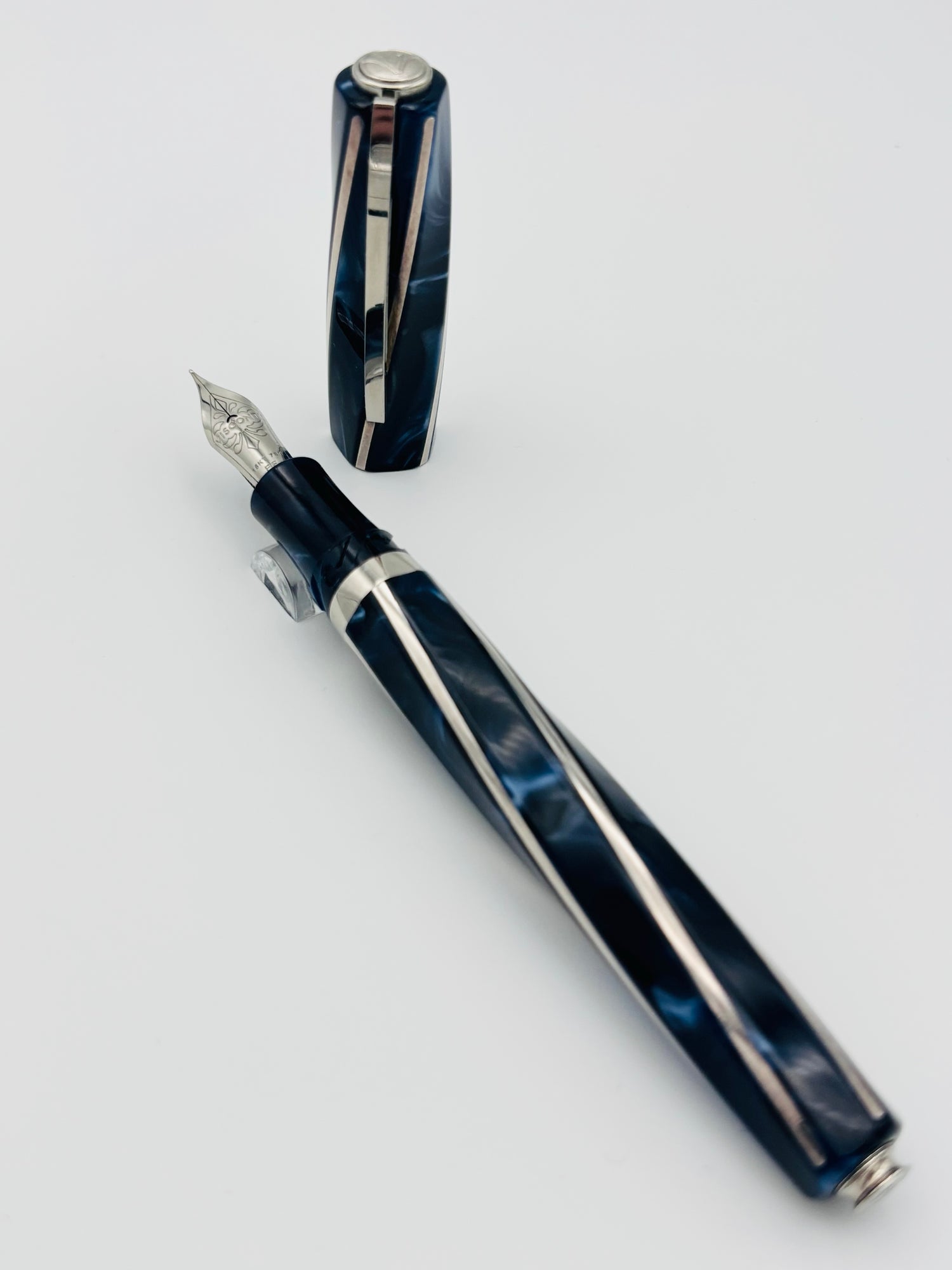 Visconti Divina Oversize Blue Elegance - 18k Extra Fine Nib