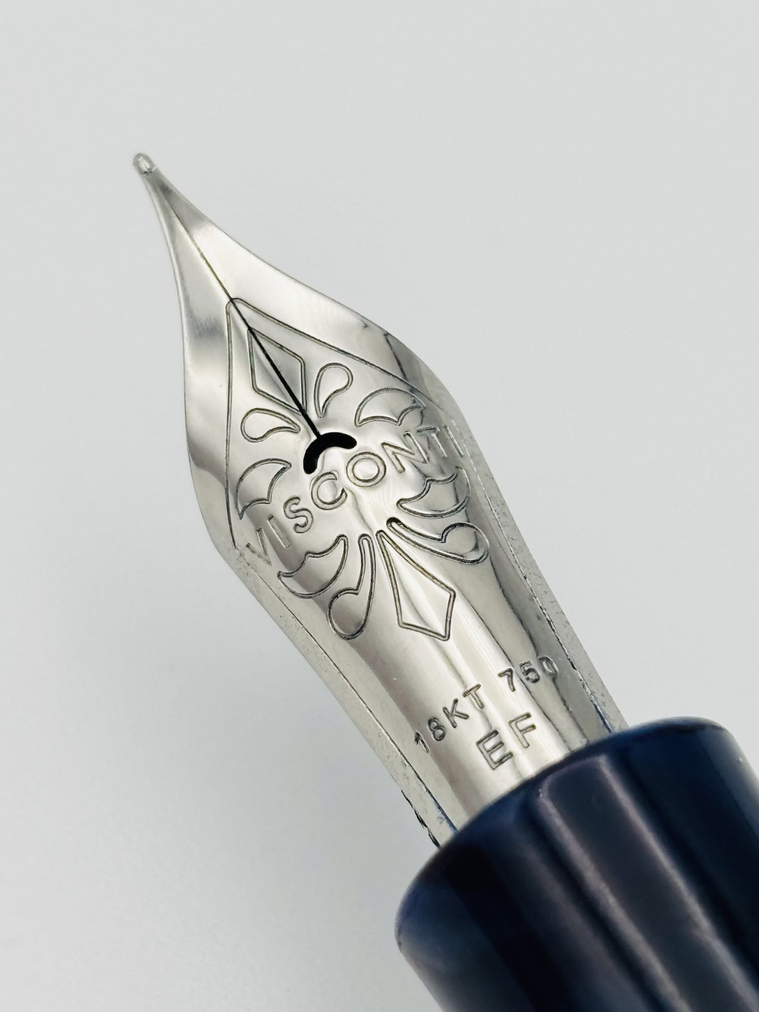 Visconti Divina Oversize Blue Elegance - 18k Extra Fine Nib