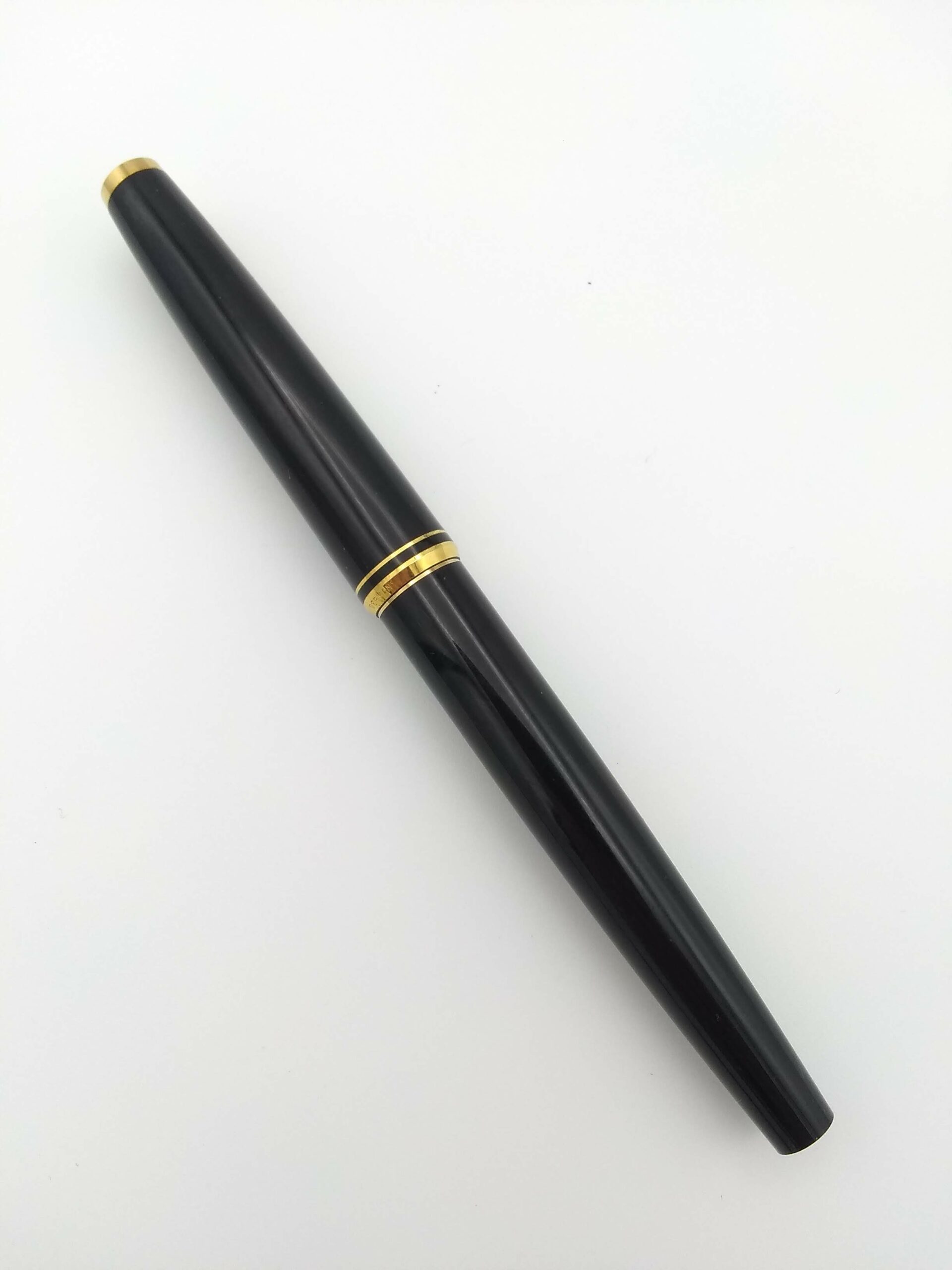 Montblanc 220 Black – 14k Broad Nib - Pen Realm